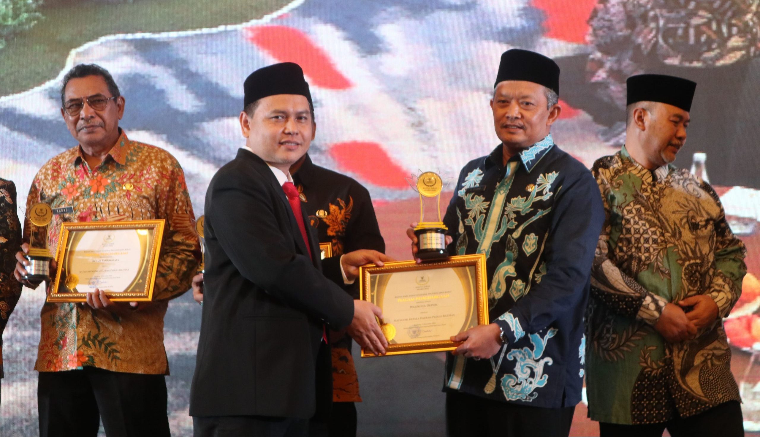 Wali Kota Depok Meraih Penghargaan Kepala Daerah Peduli BAZNAS