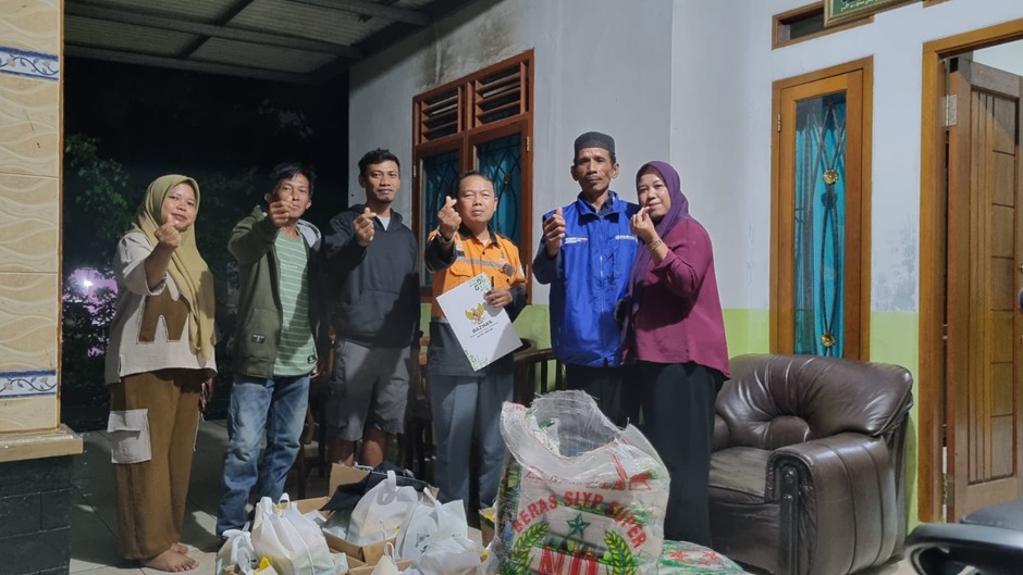 Bantuan 20 paket sembako untuk korban bencana banjir di Rt 03, Rw 04 Kel. Pasir putih, Kec. Sawangan