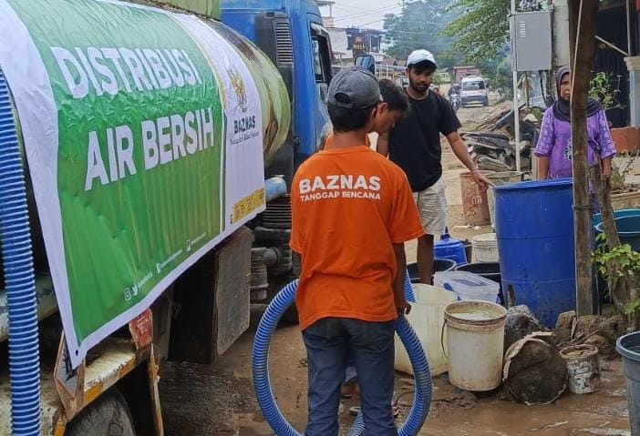 BAZNAS RI Distribusikan 186.000 Liter Air Bersih untuk Penyintas Bencana di Tapanuli Tengah